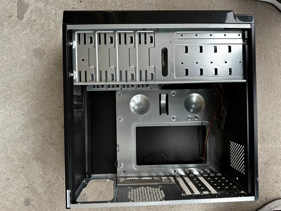 Компютърна кутия Delux