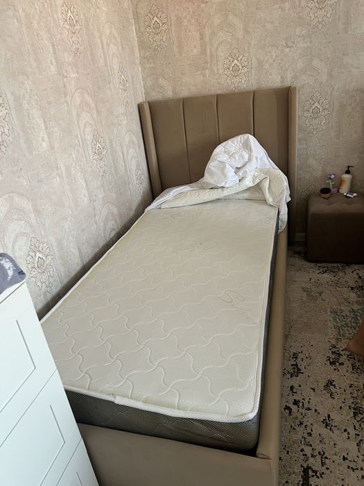 Продам кровать 200*100 Новая