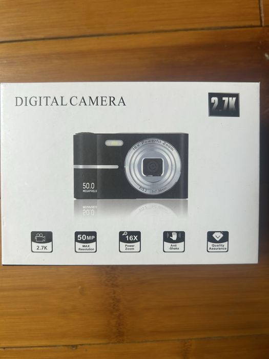 Компактен цифров фотоапарат, предлаган от различни марки като AMRINUGL или Omelivon.