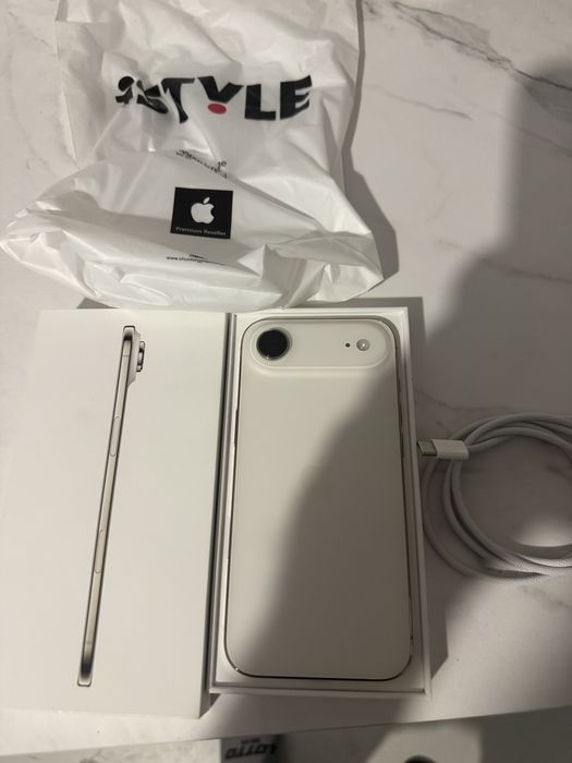 Iphone 17 AIR 256 gb - 94% viata bareriei, ISTYLE GARANTIE