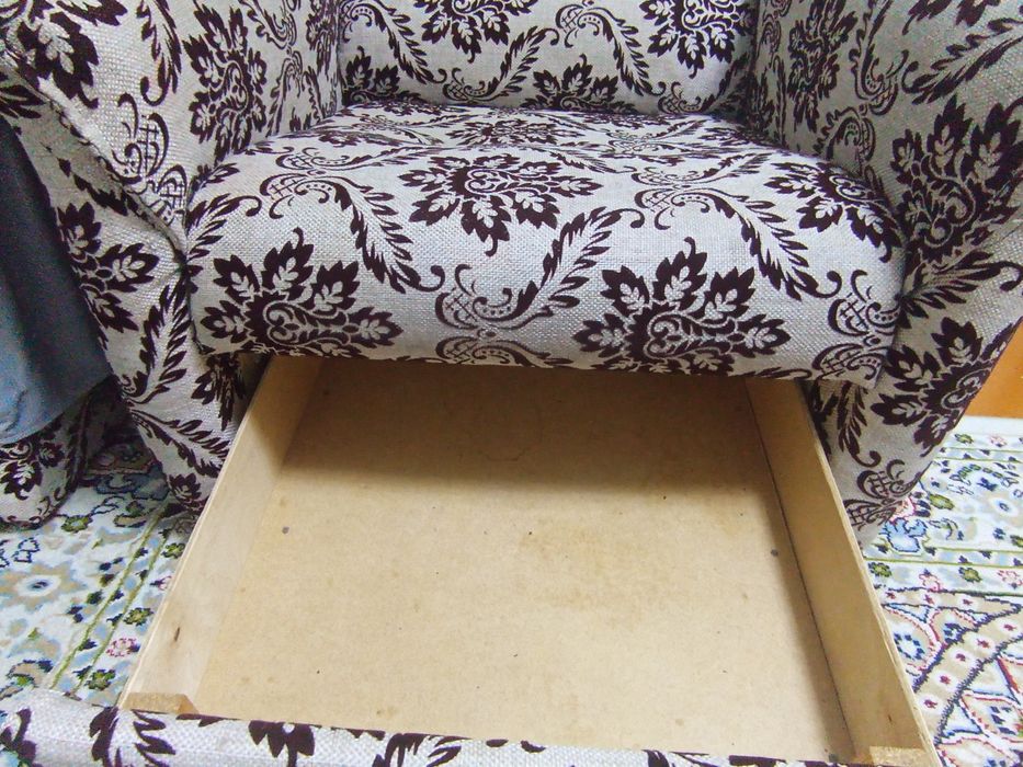 Диван с креслом оба с чехлом