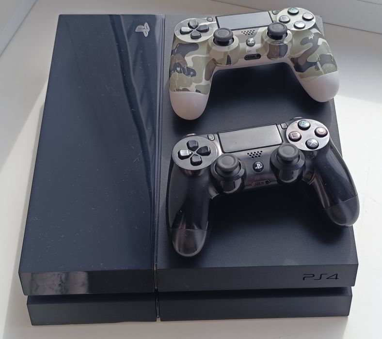 Продам Sony Playstation 4