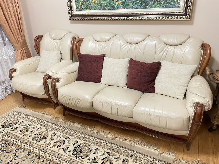 Кожаный диван и 2 кресла