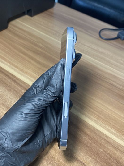 iPhone 16 Pro• 256 GB • White Titanium