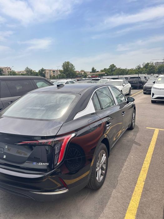 **Hongqi E-QM5 plus 2026 model