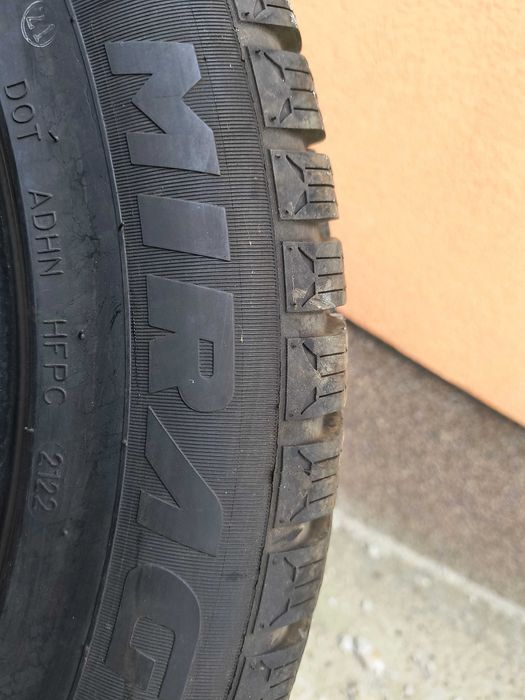 Продавам 4 почти нови зимни гуми " MIRAGE" MR-W562 размер 235/55/18