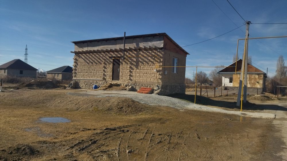 Срочно продается 3комнатная вреянка 10 сот.газ,свет,вода есть