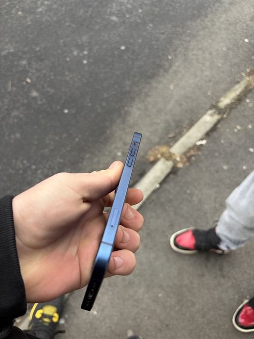 Vând sau schimn 12 în stare bună!!