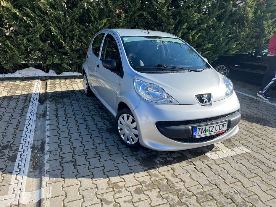 Vând Peugeot 107