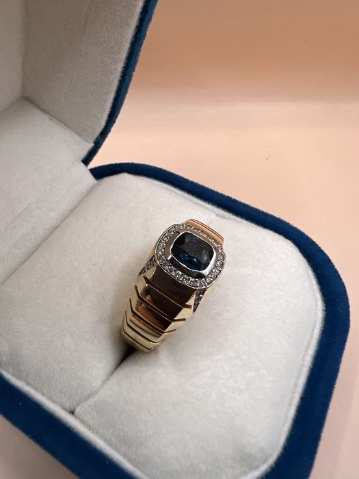 Продам мужской золотой перстень.