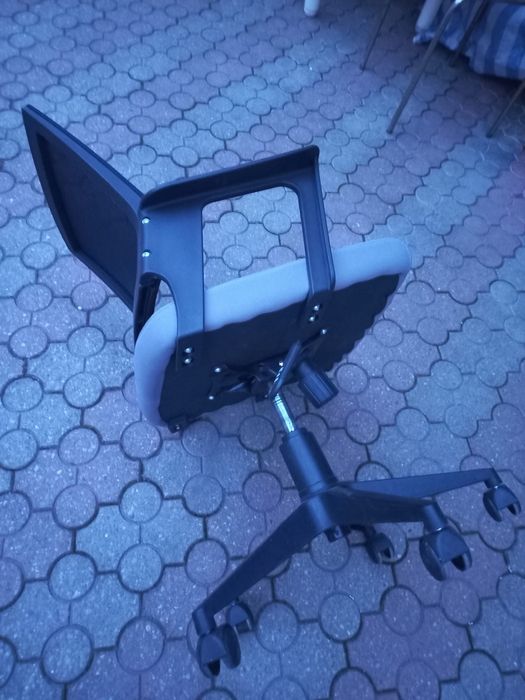 Scaun birou nefolosit