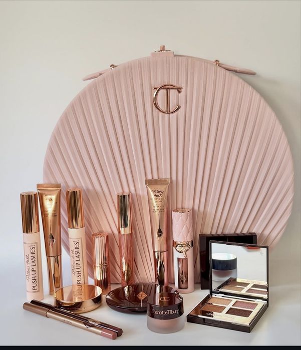 Charlotte Tilbury brendining "Pillow Talk"