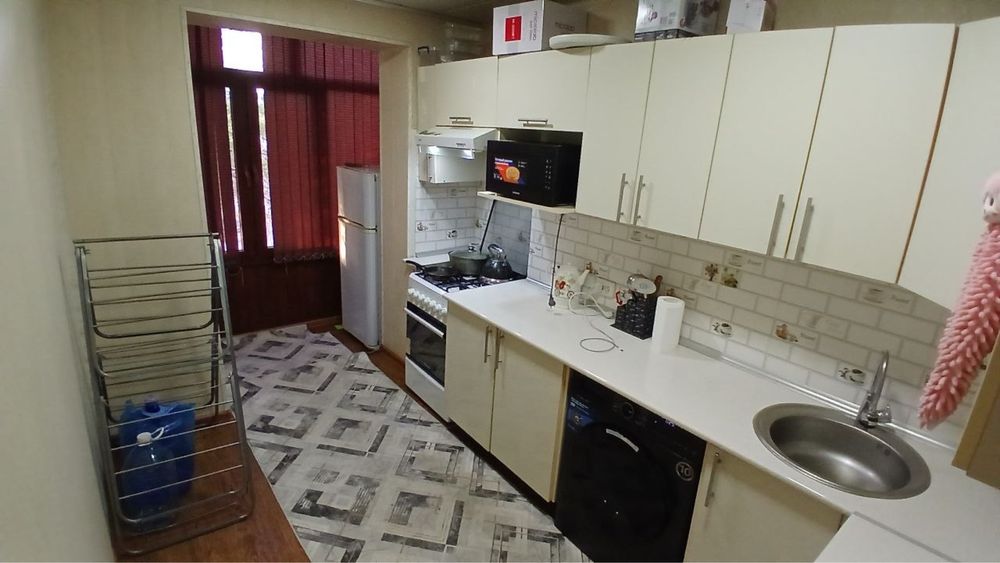 Dom sotiladi 2 xonali novi sentrdan yulni ustida
