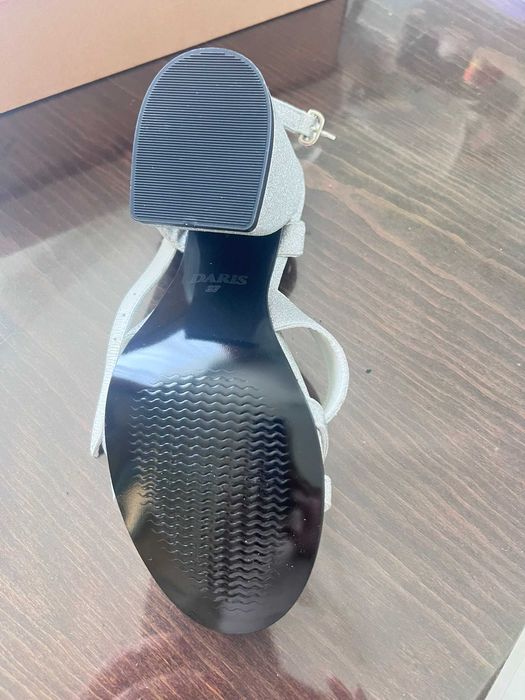 Сребристи летни обувки - нови - номер 37 (23 см)