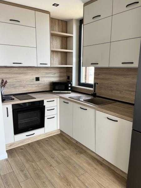 ТОП оферта! Модерно обзаведен тристаен апартамент в Сарафово!