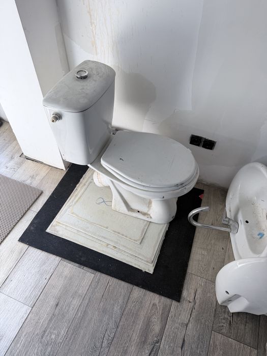 Продам унитаз и раковину