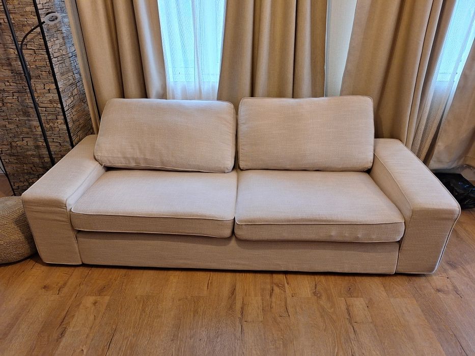 Продавам бежов диван в отлично състояние.