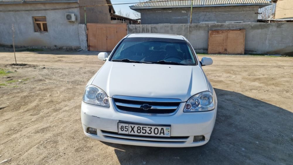 Ласетти сотилади