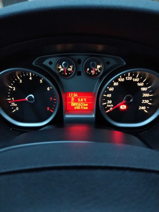 Vând Ford focus 2 benzină