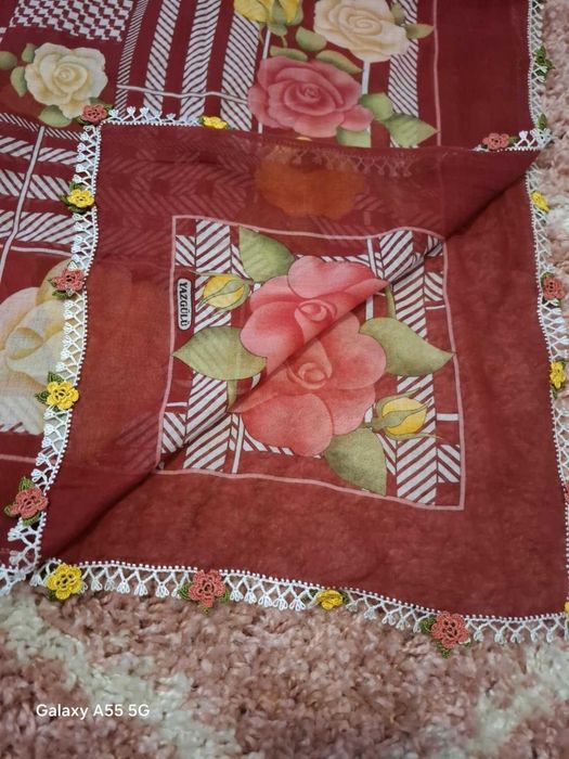 Памучна забрадка с дантела