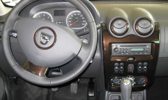 Панел за централна конзола от Dacia Duster