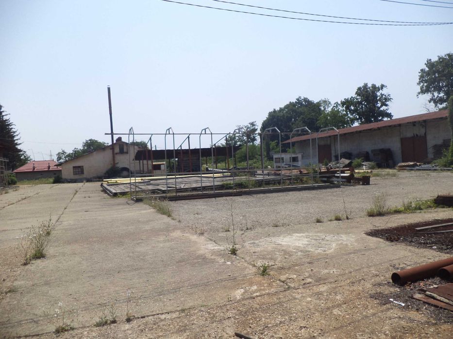 Teren intravilan in suprafata de 10712 mp si constructii