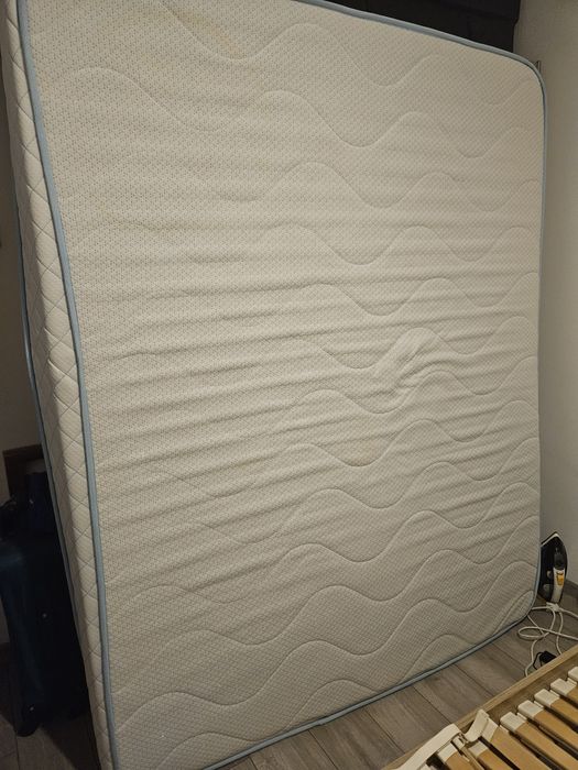 Pat 160x200 cu saltea