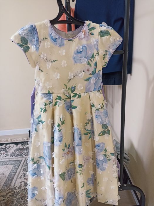 Продам платье красивое