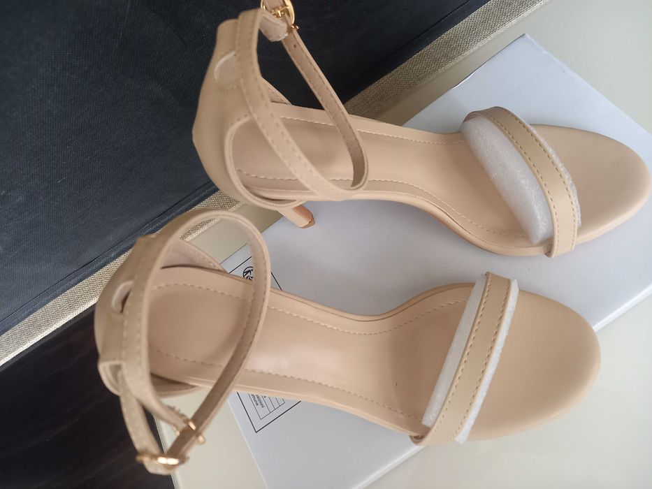 Дамски сандали на ток