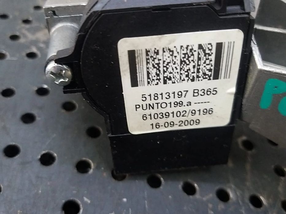 Contact auto cu cheie fiat grande punto 199 51813197 61039102