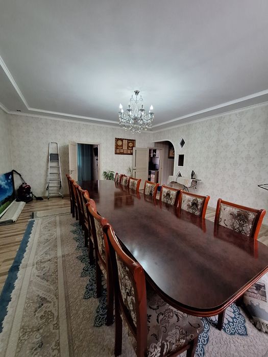 Стол и стуля в хорошем состоянии