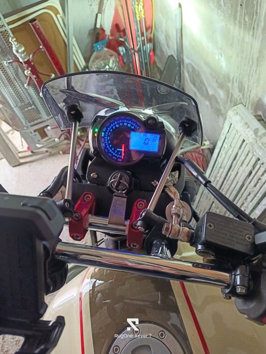 Продавам Yamaha XJR 1200