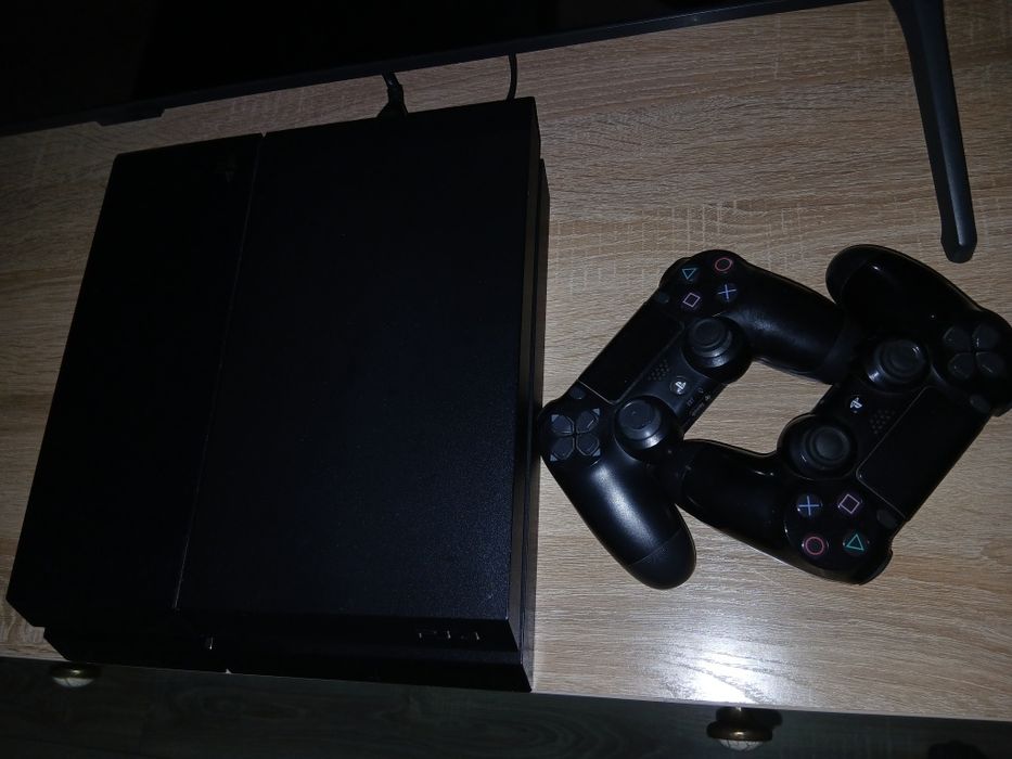 PS 4 в идеальном состоянии