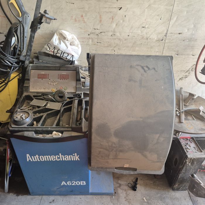 Баланс Машина за Гуми Автоматична с ЛАЗЕР