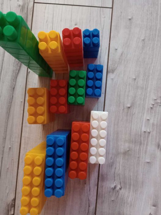 Продавам части от конструктор за сглобяване