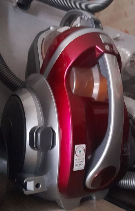 Пылесос продаю в