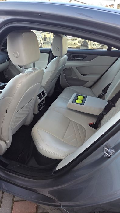 Jaguar Xe 2.0 Benzina