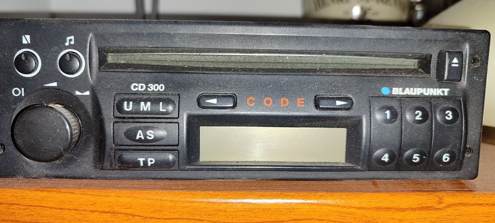 Продается Автомагнитола Blaupunkt  CD 300