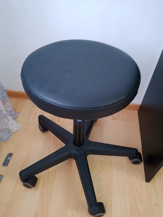 Маленькое рабочее стул