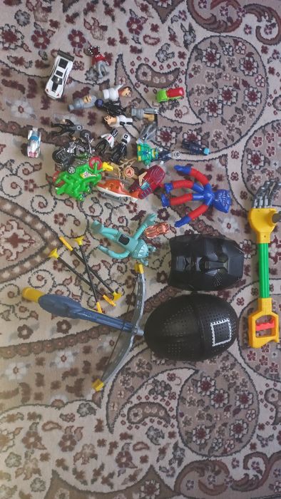 Продам игрушки для мальчика