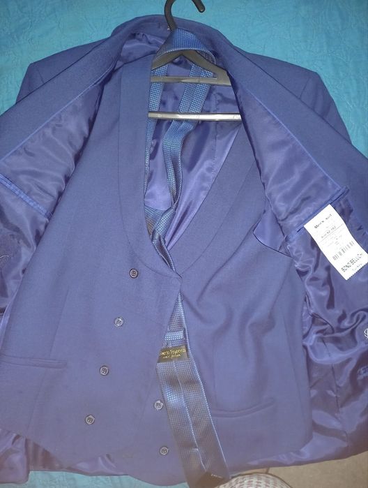 Продам костюм 3ка 52размер, туфли 41 размер