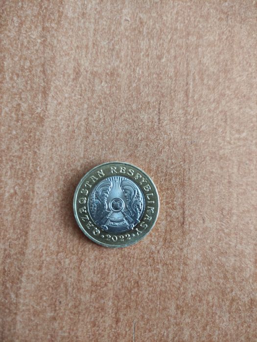 Продам монету 100 тенге с барсом