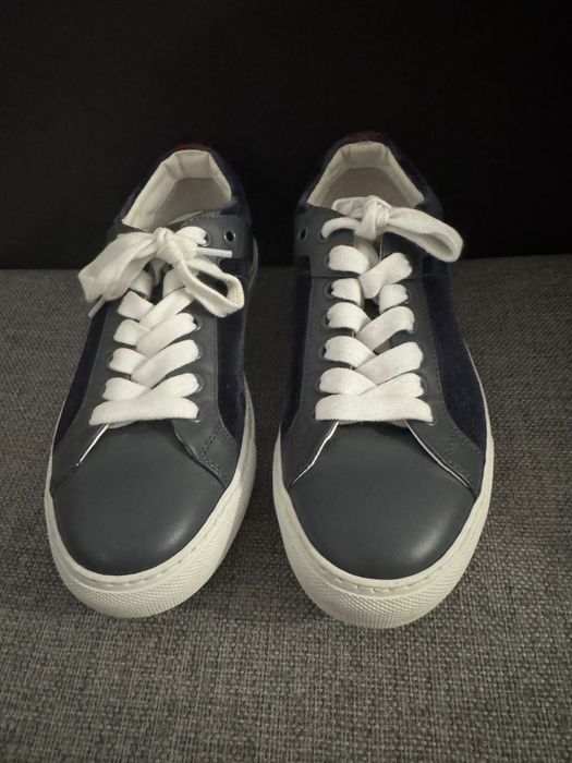 Vand adidasi , hugo boss , marimea 38 , aproape impecabili ,