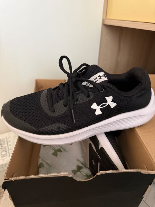 Женские кроссовки