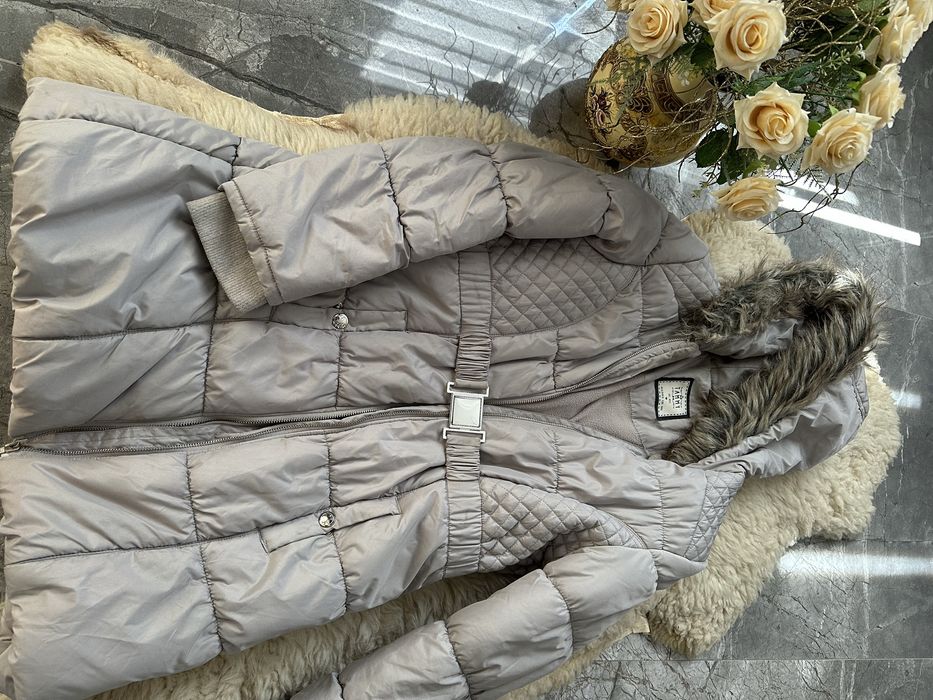 Куртка для девочек с капюшонм. Серого цвета.