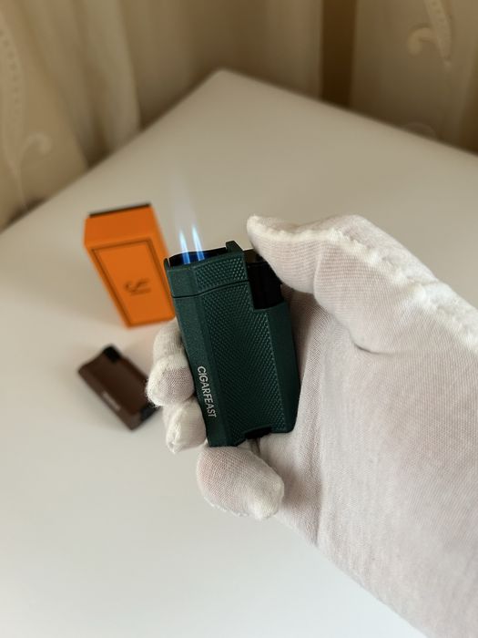 Запалка за пури с турбо пламък и вграден пънч - 2 цвята + кутия