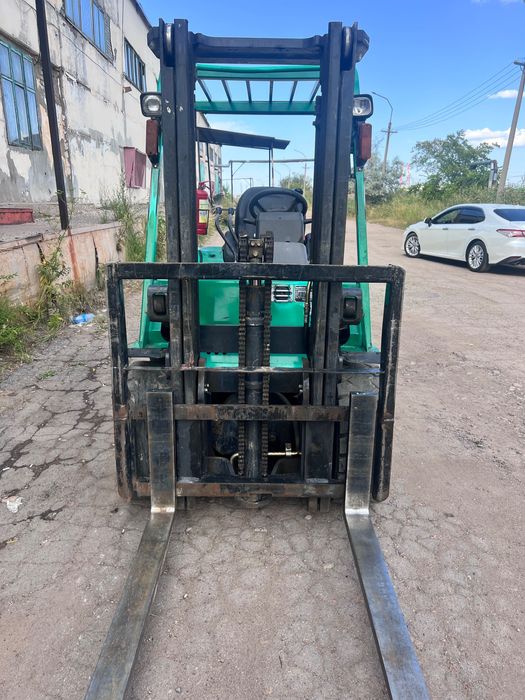 Кара вилочный погрузчик.