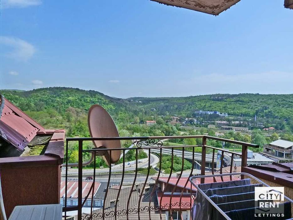 103558 Oбзаведен двустаен апартамент в центъра на В. Търново