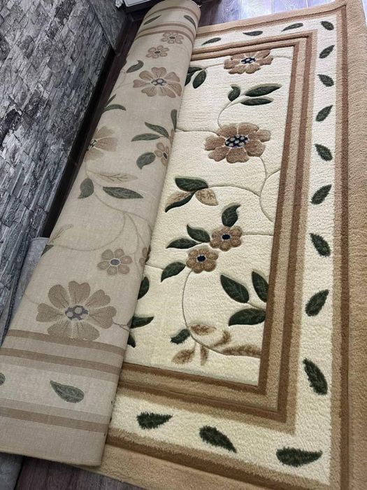 Ковёр новый в хорошем состоянии