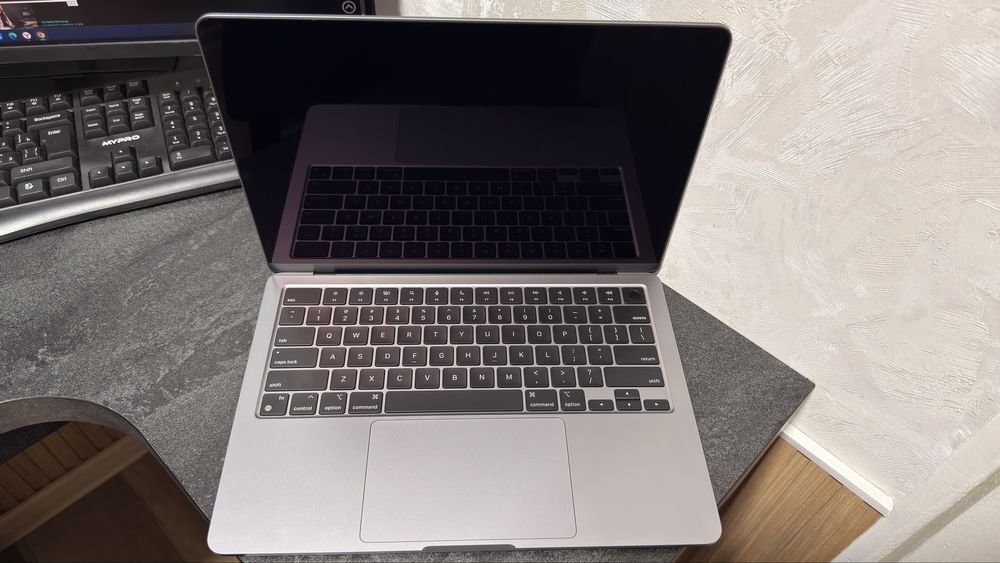 MacBook Air M2 8/256 icloud